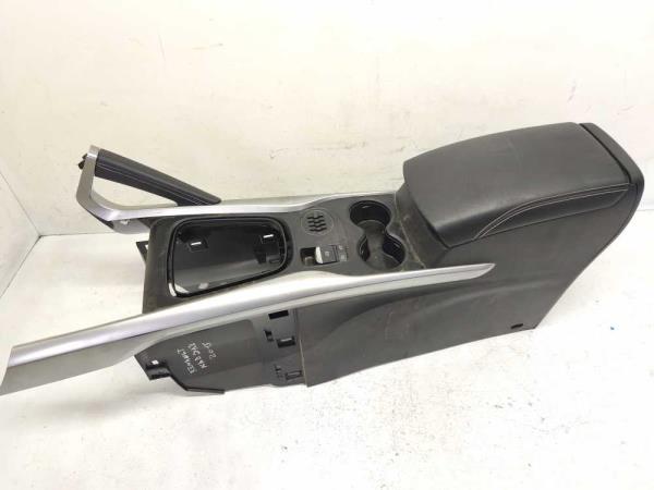 ACCOUDOIR RENAULT - Vue 1